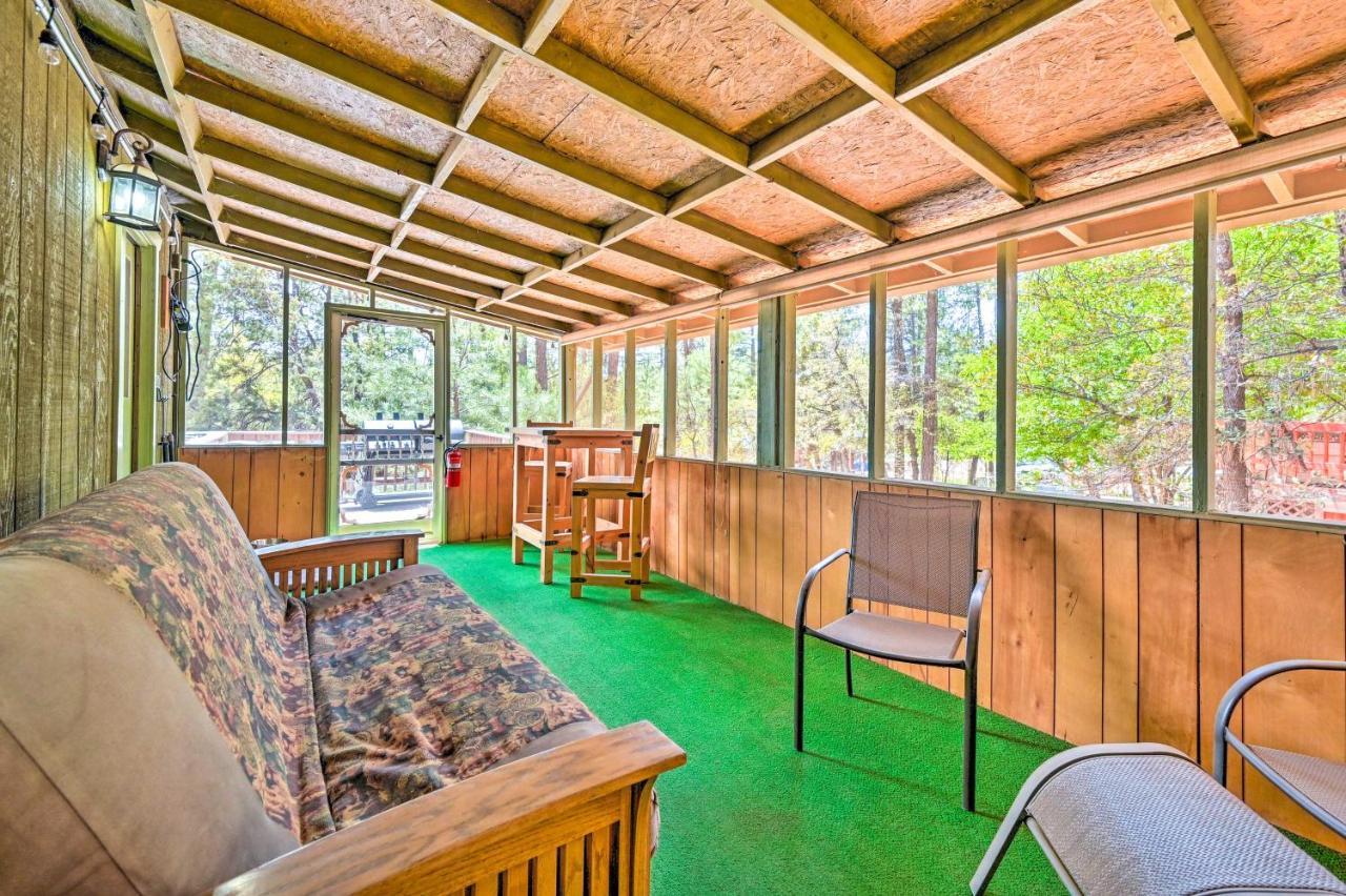 Pine Cabin In The Woods With Yard And Grill! Exterior photo