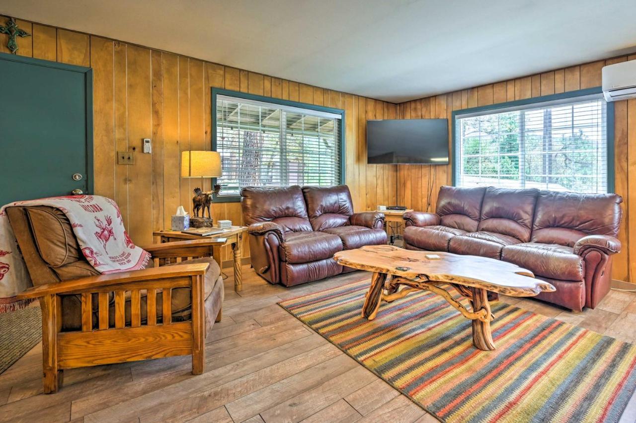 Pine Cabin In The Woods With Yard And Grill! Exterior photo
